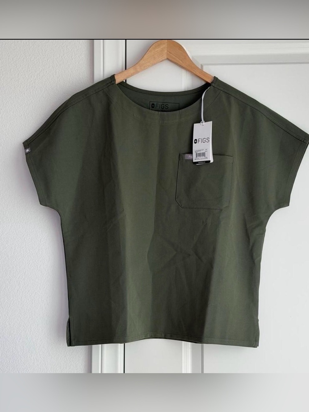 Figs Arua Relaxed Scoop Neck Scrub Top in Moss, Size X-Small